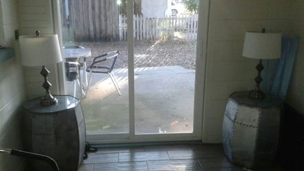 2Lamparas con 2mesas $50