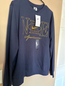 Women’s Nike pullover sweatshirt