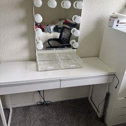 IKEA besta burs Table/Vanity W/ impressions Vanity Mirror