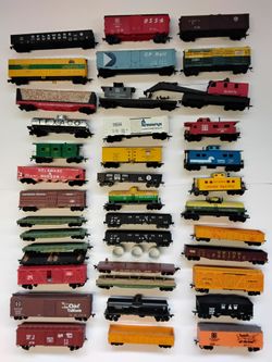 Large Lot of HO Model Train Freight Cars - 39 Total plus extra parts