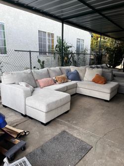 White U-Shaped Sectional couch sofa 🚚Free Delivery