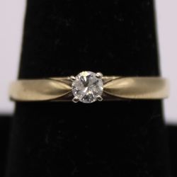 Vintage Ladies 14K Yellow Gold Solitaire .20CT Round Diamond Engagement Ring