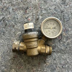 Renator Adjustable Water Pressure Regulator w/ Gauge
