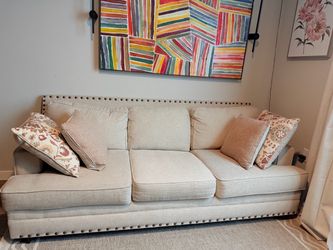 Large Cream 3-Seater Sofa with Nailhead Trim