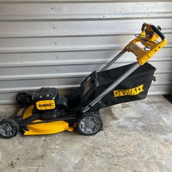 Dewalt xr rwd self propelled lawn mower