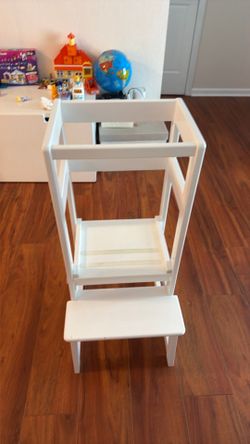 Wooden toddler tower for kitchen