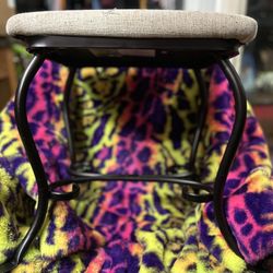 Vanity Chair 🪑 Canvas (used) 