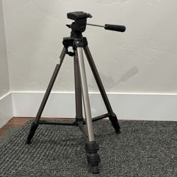 Camera Tripod: 22 - 48 in Height