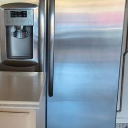 GE SIDE BY SIDE REFRIGERATOR