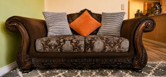 Elegant Classic Living Room Set