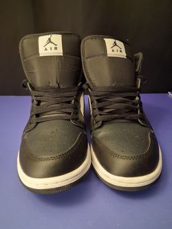 Air Jordan 1 Mid Black White Sneakers sz 9.5 men's