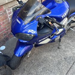 01  Yamaha R6