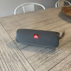 JBL Flip 5 Bluetooth Speaker