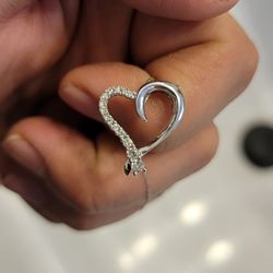 10k White Gold Diamond Heart Pendant