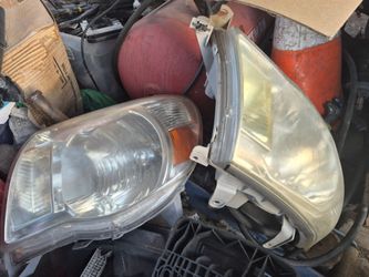 2005 to 2011 Tacoma headlights oem