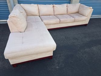 Free delivery nearby of sectional