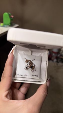 Dog pendant necklace