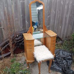 Antique Vanity Mirror Dresser & Seat (Underpriced )