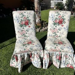 2 Beautiful Chairs 