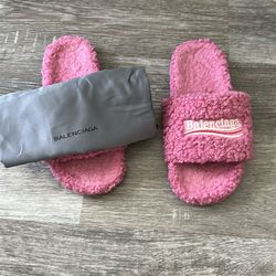 Balenciaga pink furry slides (EU 43)