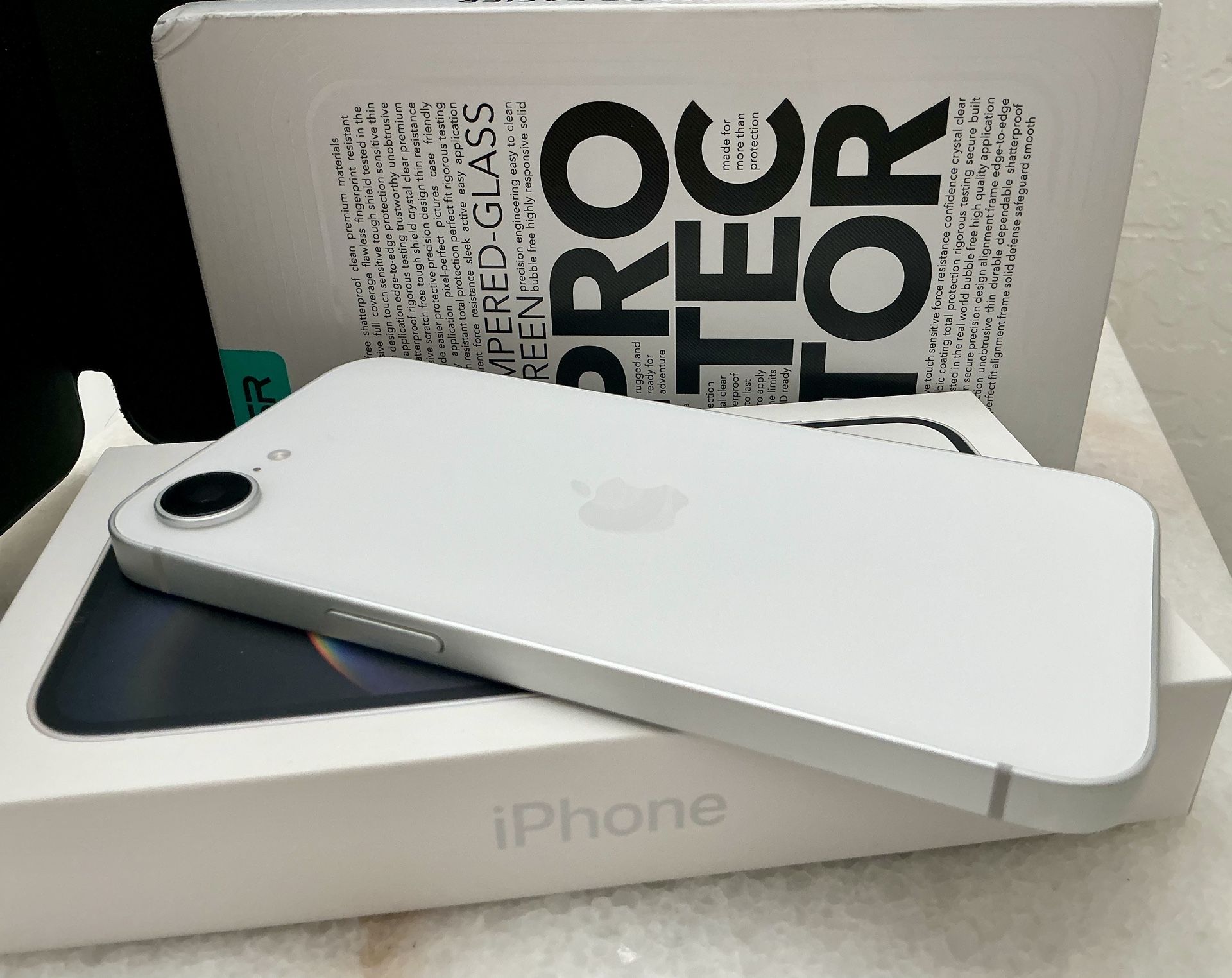 iPhone 16e