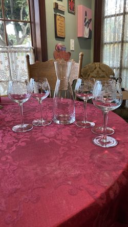 Glass engraved wine glasses with vines and 🍇 with a glass carafe