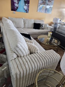 Sectional Overzise With The Pillows