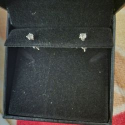  Earrings with Diamonds