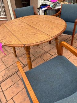 Round Extendable Dining Table with 4 Chairs