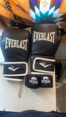 Everlast training boxing gloves and venom hand wraps
