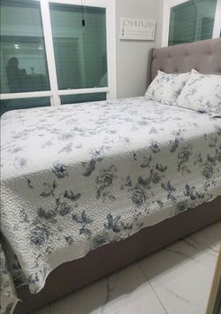 Queen bed