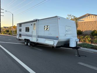 2003 Skyline Nomad 27Ft Fully self contained!