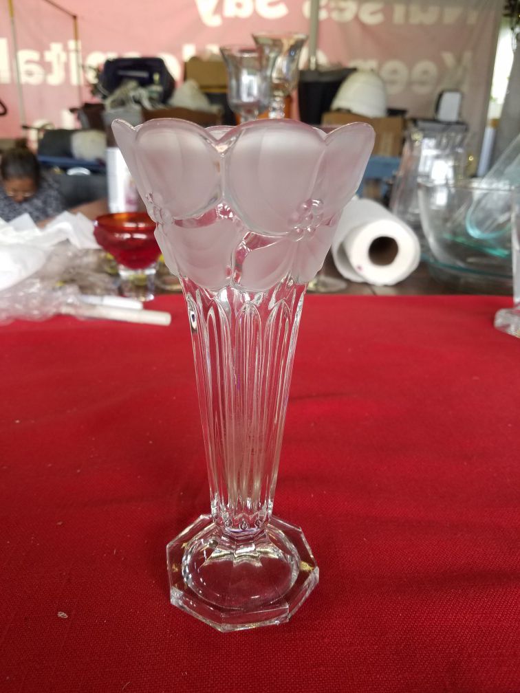Crystal flower bud vase 7.5 inches tall frosted flower top design