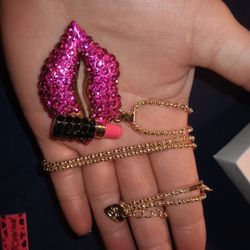 NWT Betsey Johnson Lips With Lipstick Rhinestone Necklace 
