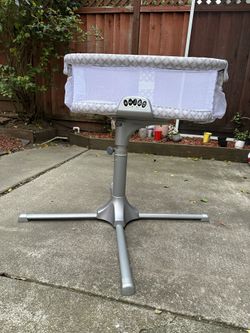 HALO Swivel bassinet For infants/New Borns..