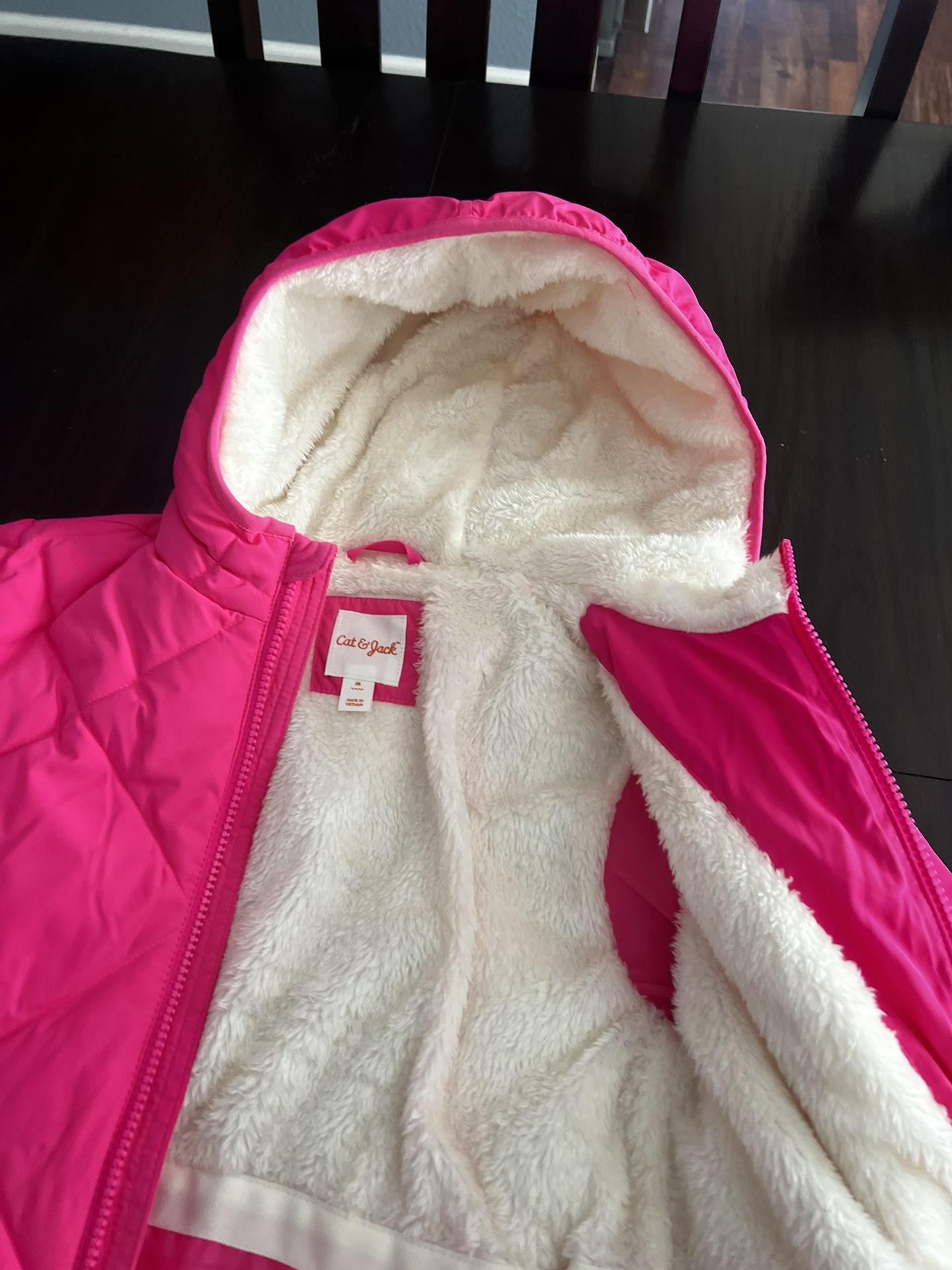 New Winter Jacket For Girls Size 6-8… $25 Dls.