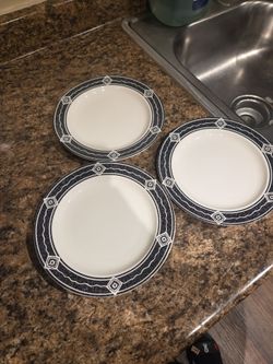 Used black and white salsa plates