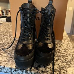 (Size 35.5) Authentic Louis Vuitton Laureate Desert boots: $350 