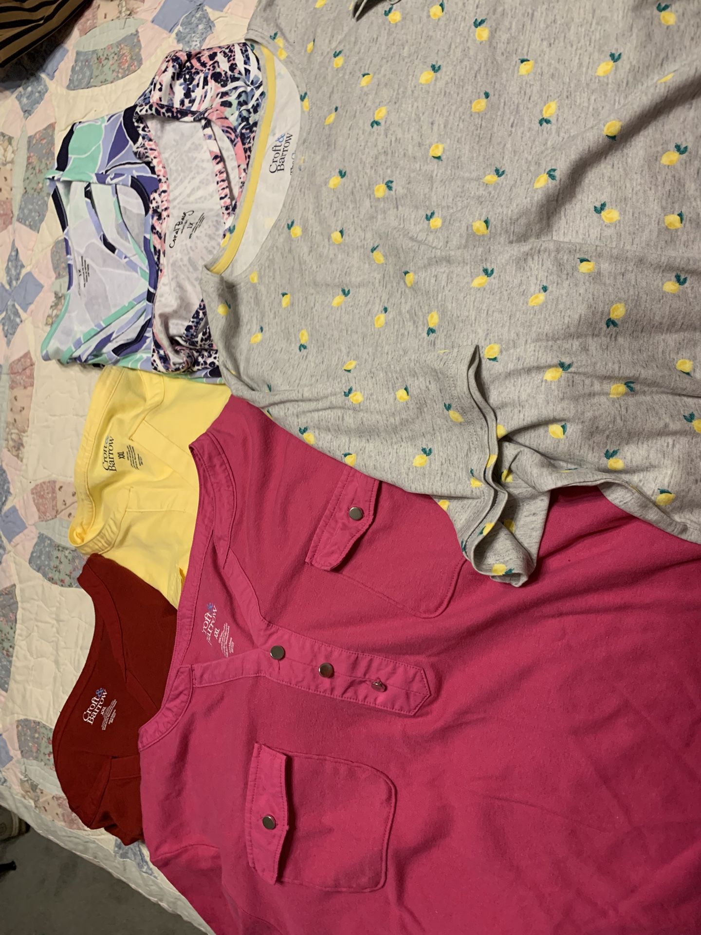 Women’s Sleeveless Tops