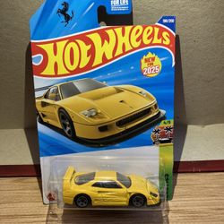Hot Wheels / Ferrari F40 Competizione / Yellow