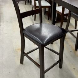 "Henderson 5 Piece Dining Table Set ONLY$269 Brand New In The Box CLEARANCE
"
