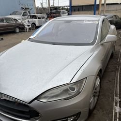 Tesla S 2013 Parts Out