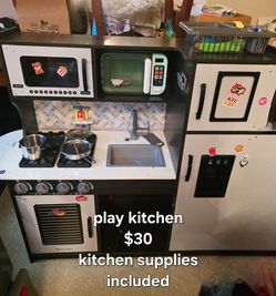 Play kitchen, refrigerator, washer/dryer, etc.      Arlington 76014