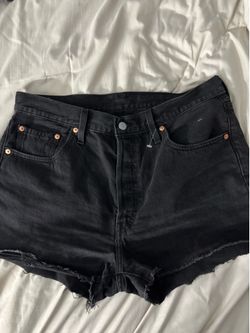 Levi’s 501 shorts  32
