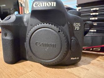Canon EOS 7D Mark II DSLR – Excellent Wildlife / Action Camera