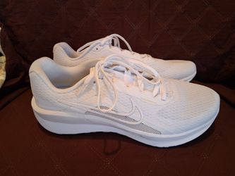 Women's nike downshifter 13 running shoe size 11