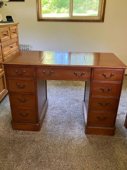 Sewing machine cabinet