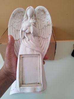 Angel statue for cat memory