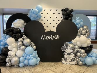 Mickey Mouse Backdrop & Balloons