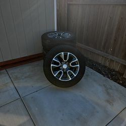 2022 Chevrolet Silverado factory rims and tires